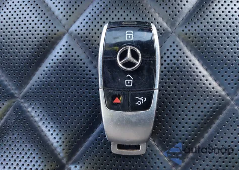 2017 Mercedes-Benz E 300 4Matic z USA, uszkodzony, nr VIN WDDZF4KBXHA112201